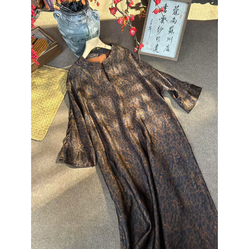 秋季新款国风牡丹刻花油皮连衣裙