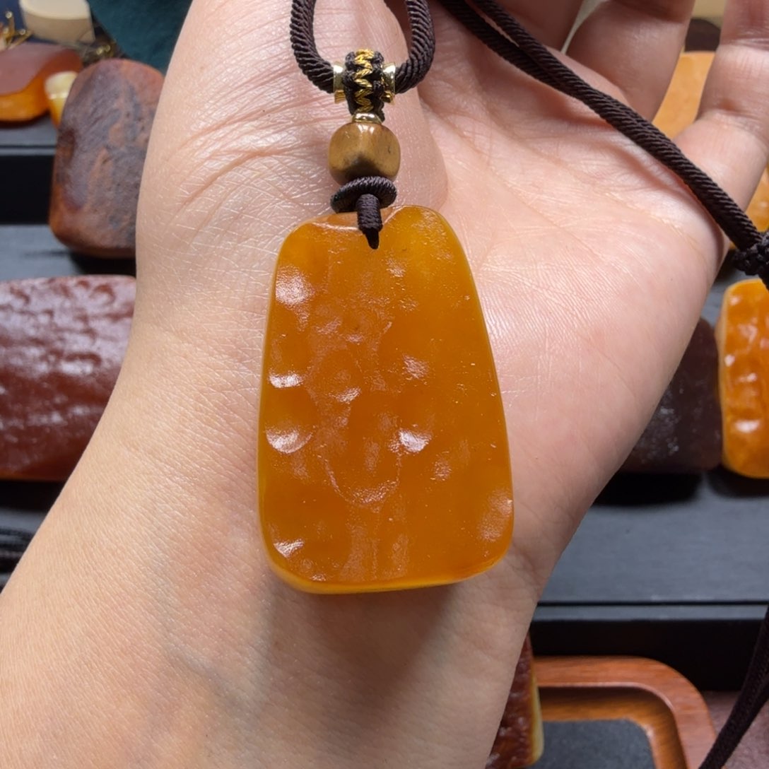 琥珀吊坠(赠链)未镶嵌