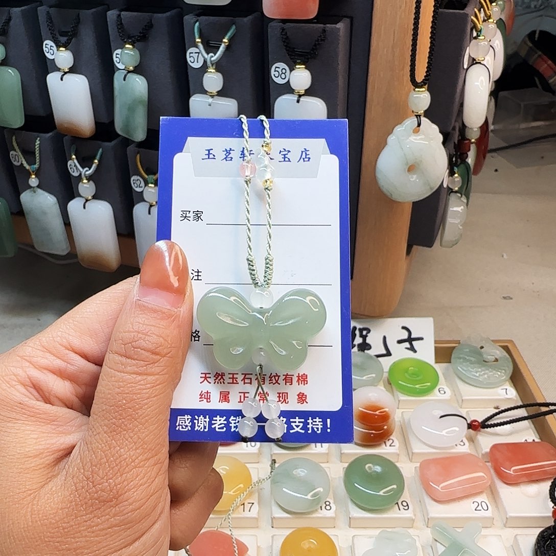 空***格石英质玉未镶嵌颈饰