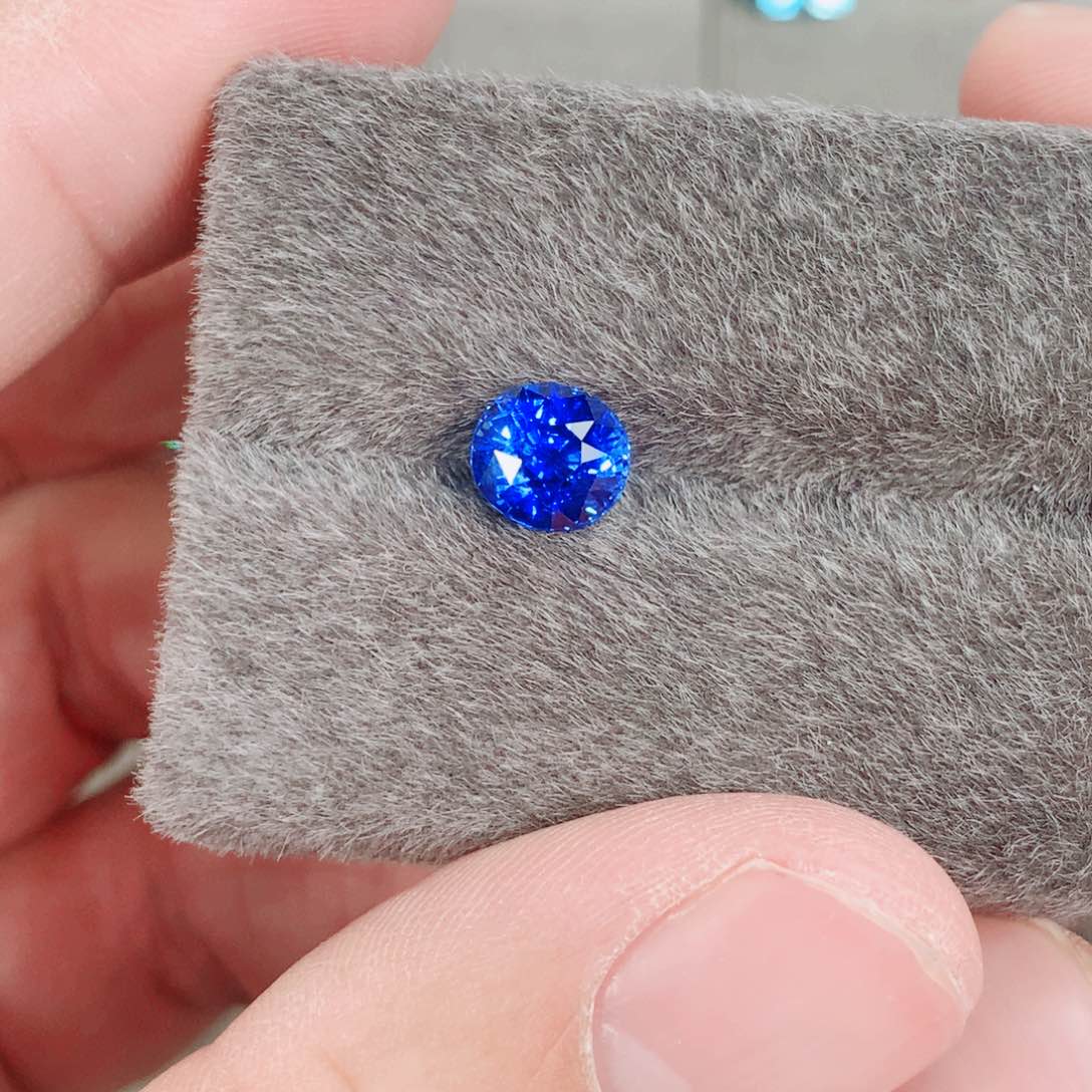 蓝宝石裸石未镶嵌2.62ct 皇家蓝蓝宝石 vb