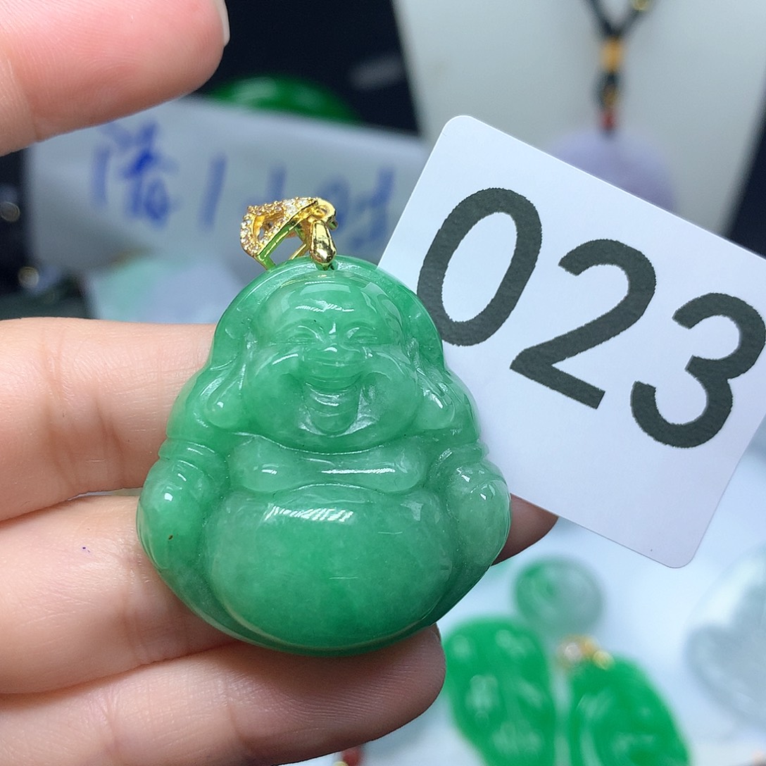 翡翠吊坠(赠链)未镶嵌