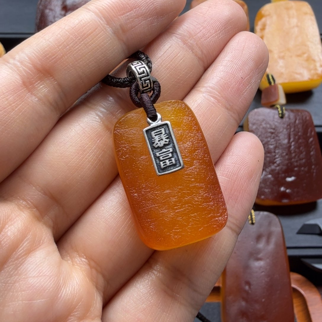 琥珀吊坠(赠链)未镶嵌