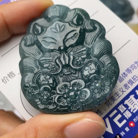 翡翠颈饰未镶嵌翡翠