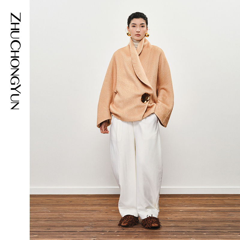 ZHUCHONGYUN2024冬新款异形金属大纽扣东方交领羊毛外套C1EG43458