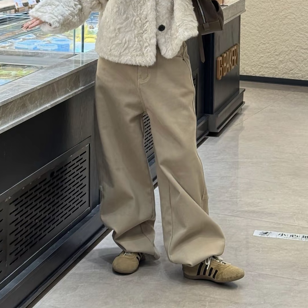 奶茶色高腰宽松显瘦加绒牛仔直筒裤