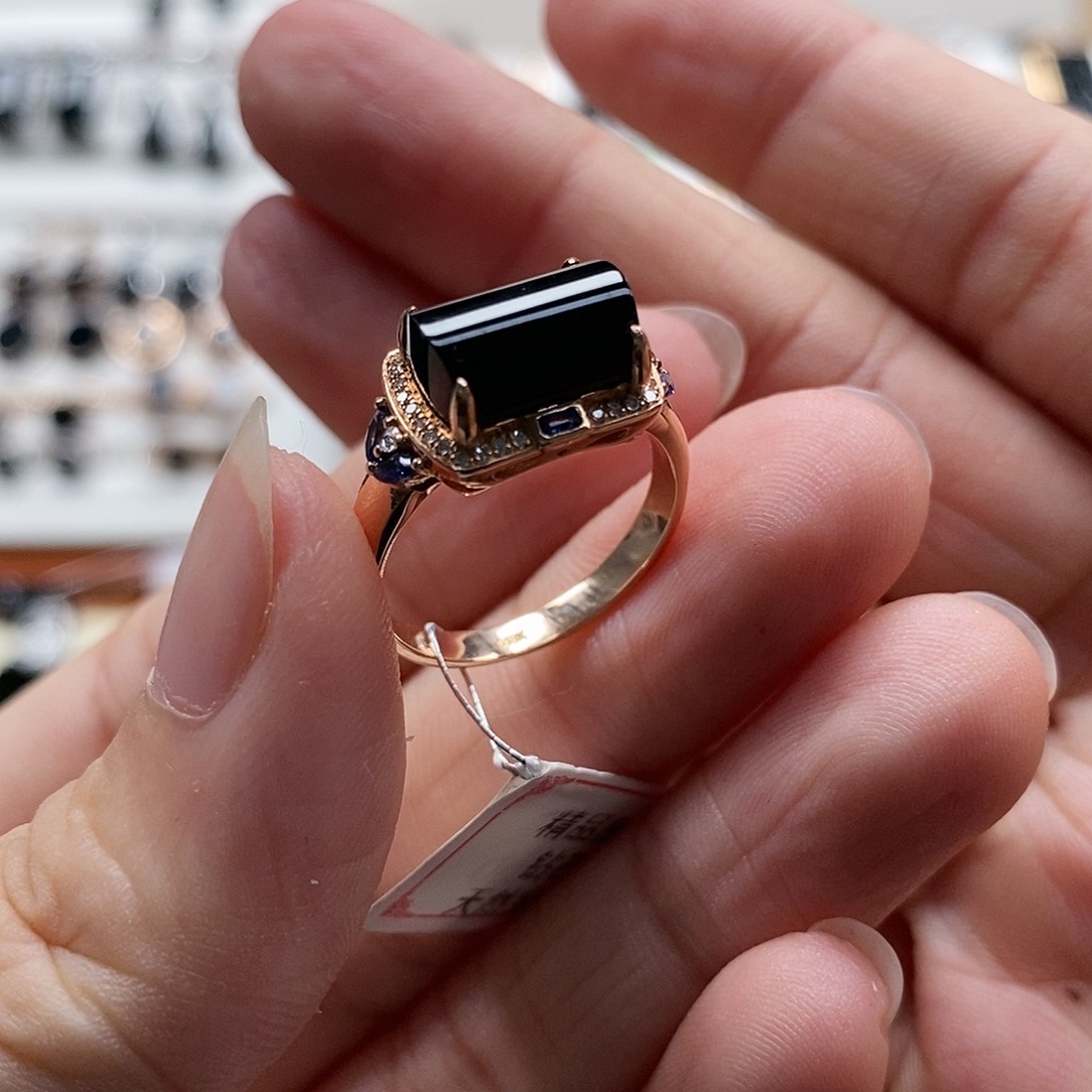 翡翠戒指18K金镶嵌墨翠