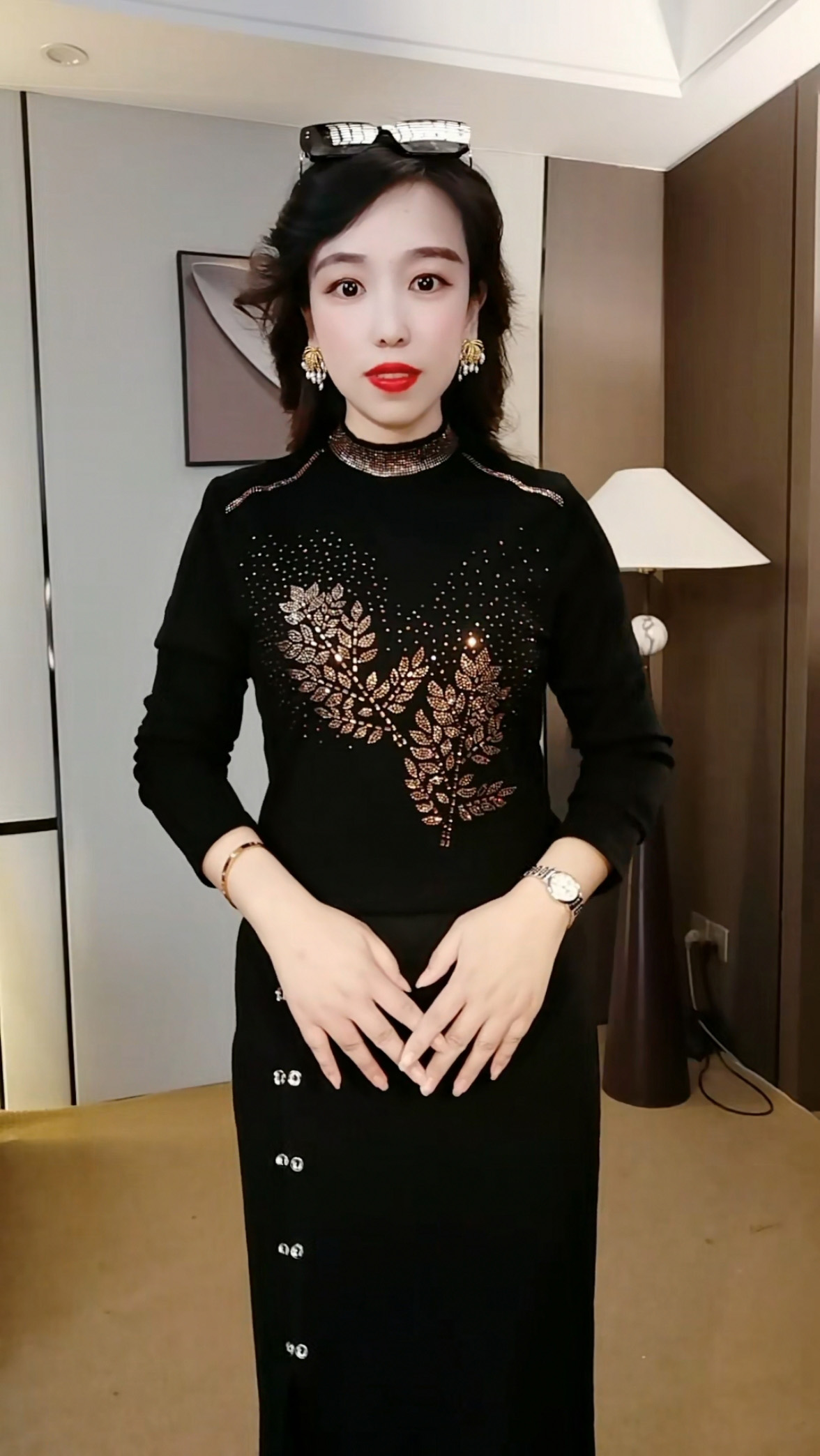 洋气百搭修身显瘦加绒 烫钻气质小衫