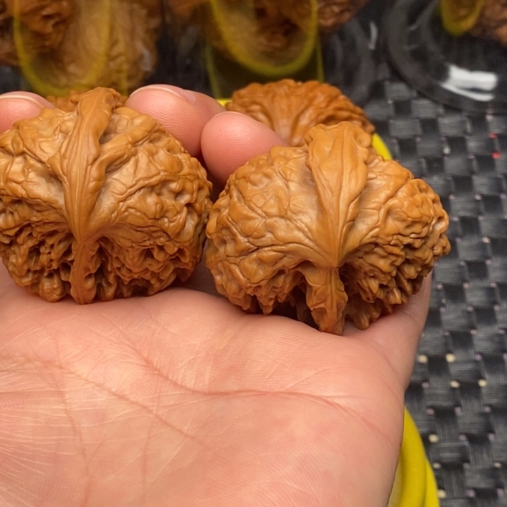 文玩核桃吊坠雕核桃