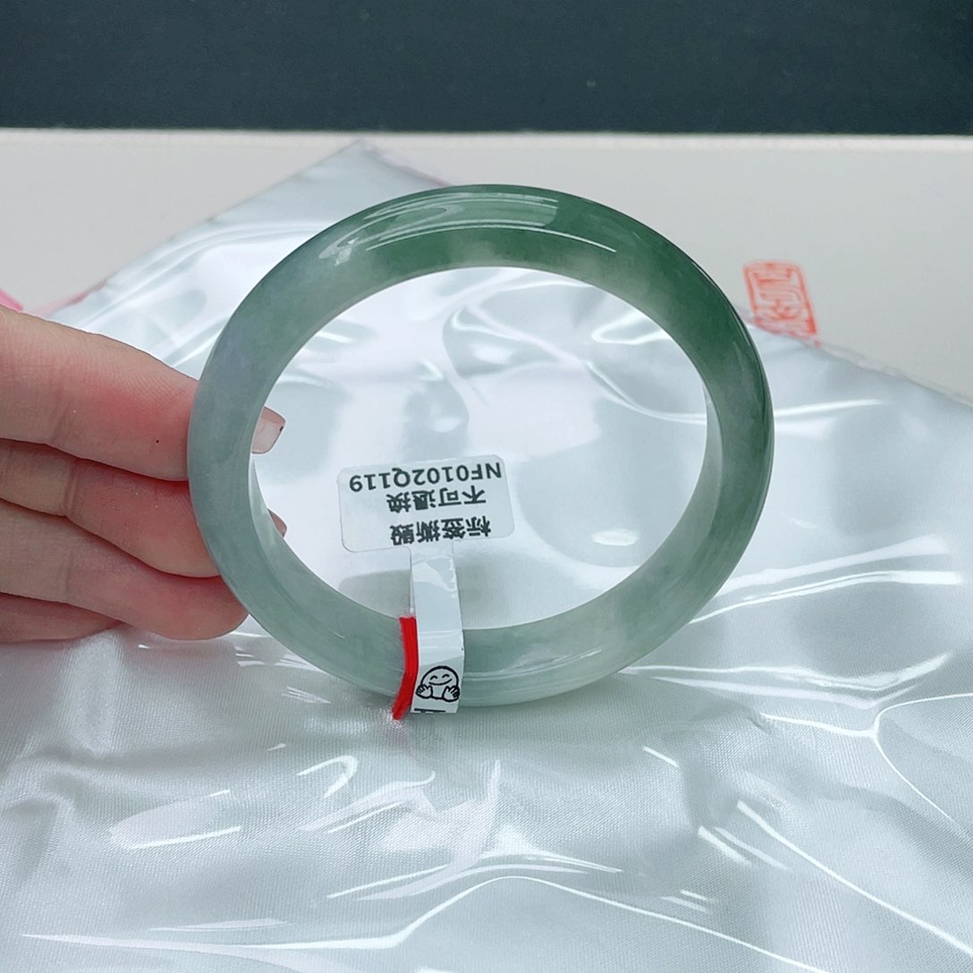 翡翠手镯未镶嵌正57.6