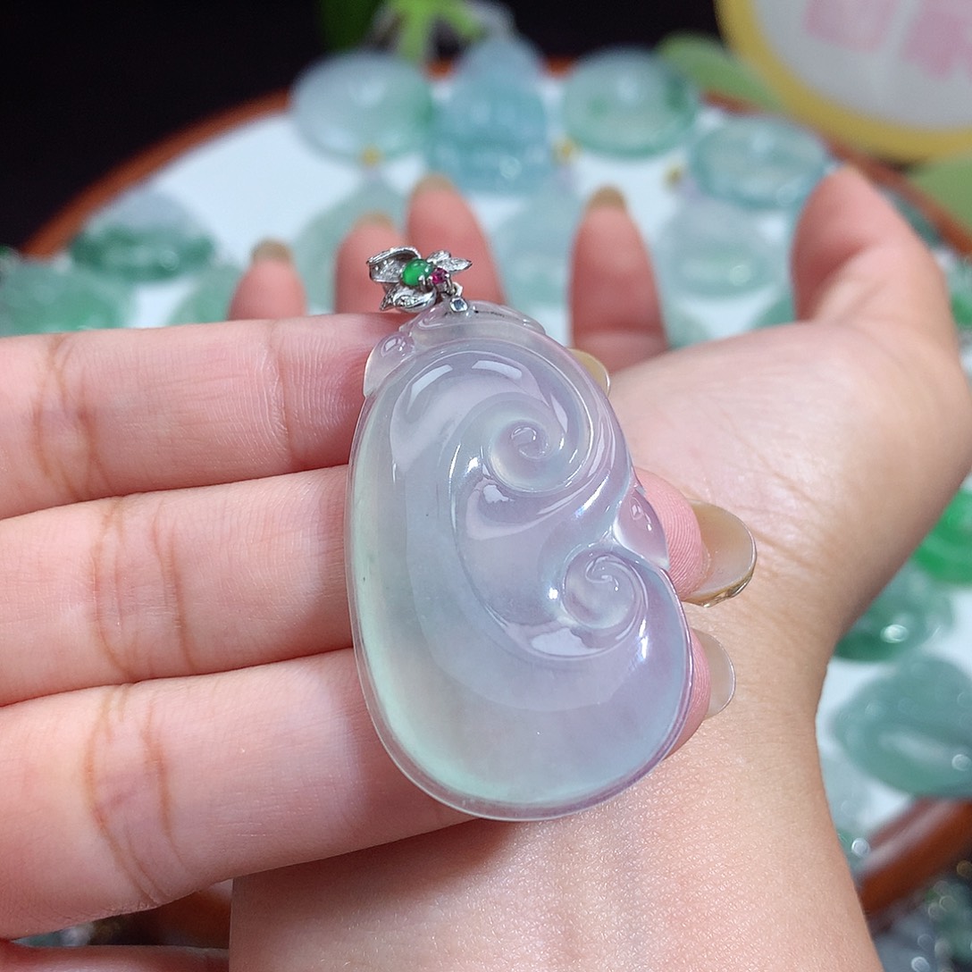 G***e翡翠未镶嵌颈饰如意