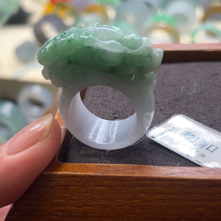 翡翠未镶嵌戒指戒指