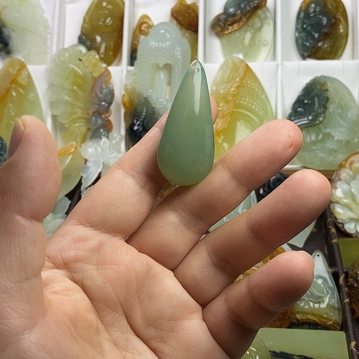 蛇纹石玉未镶嵌颈饰