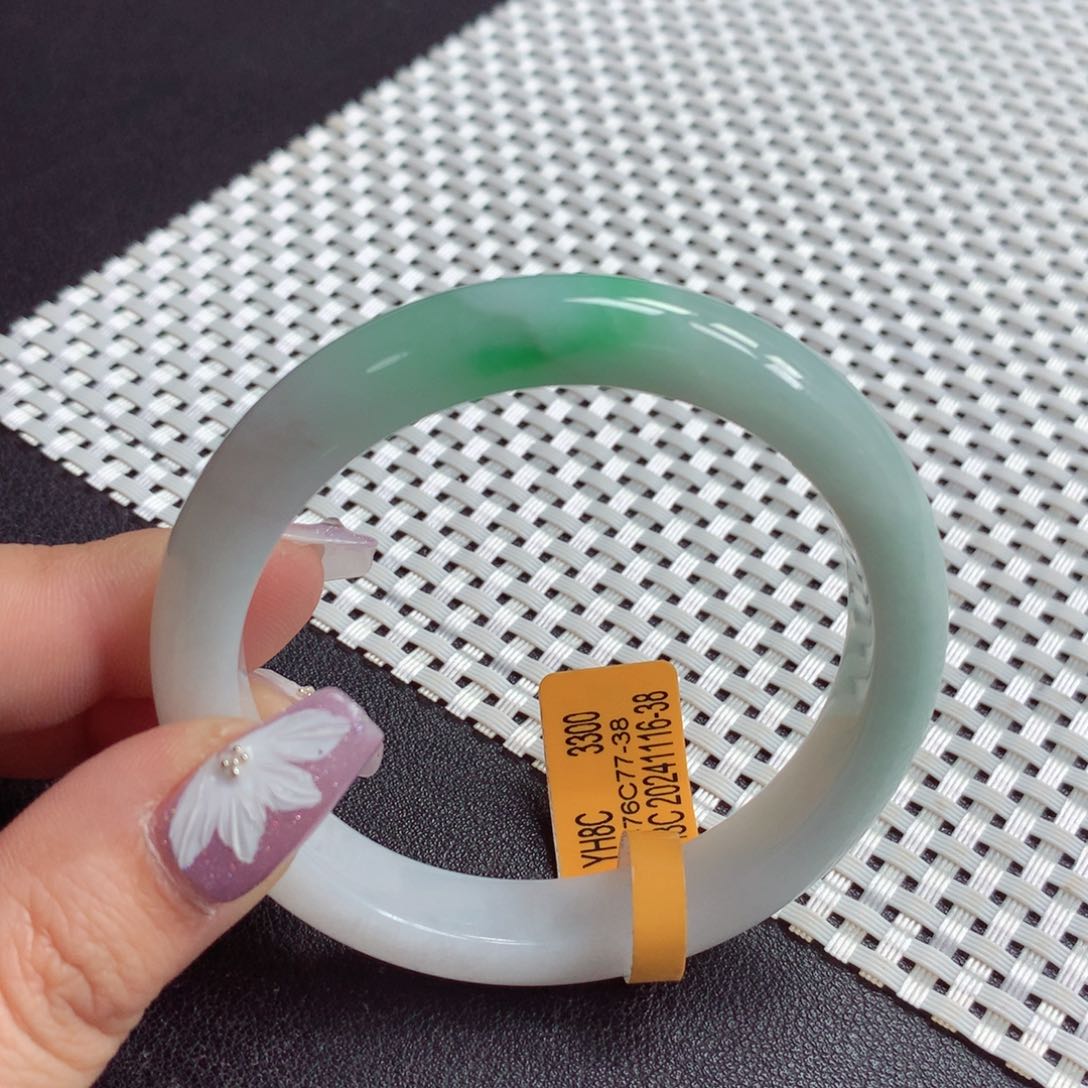 翡翠手镯未镶嵌缅甸