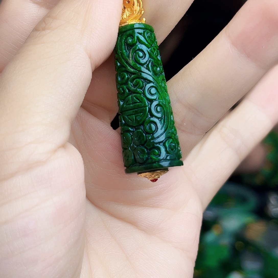 翡翠未镶嵌颈饰多样性