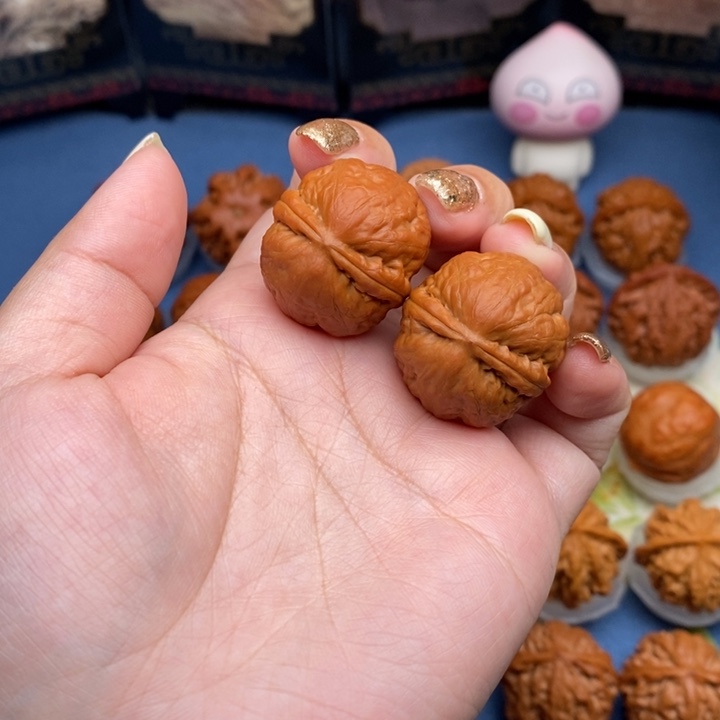 文玩核桃把件绣球