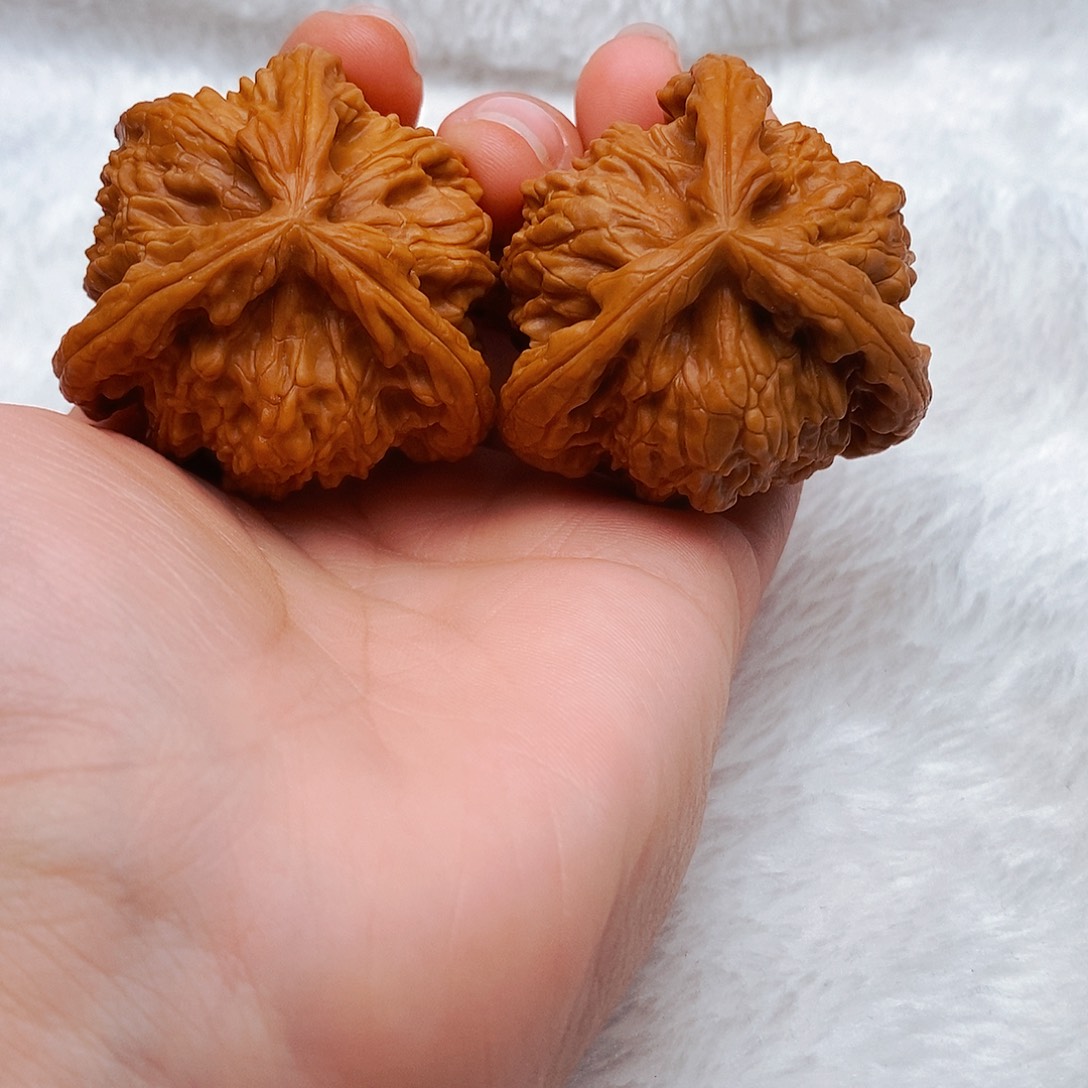 g***文玩核桃吊坠三棱