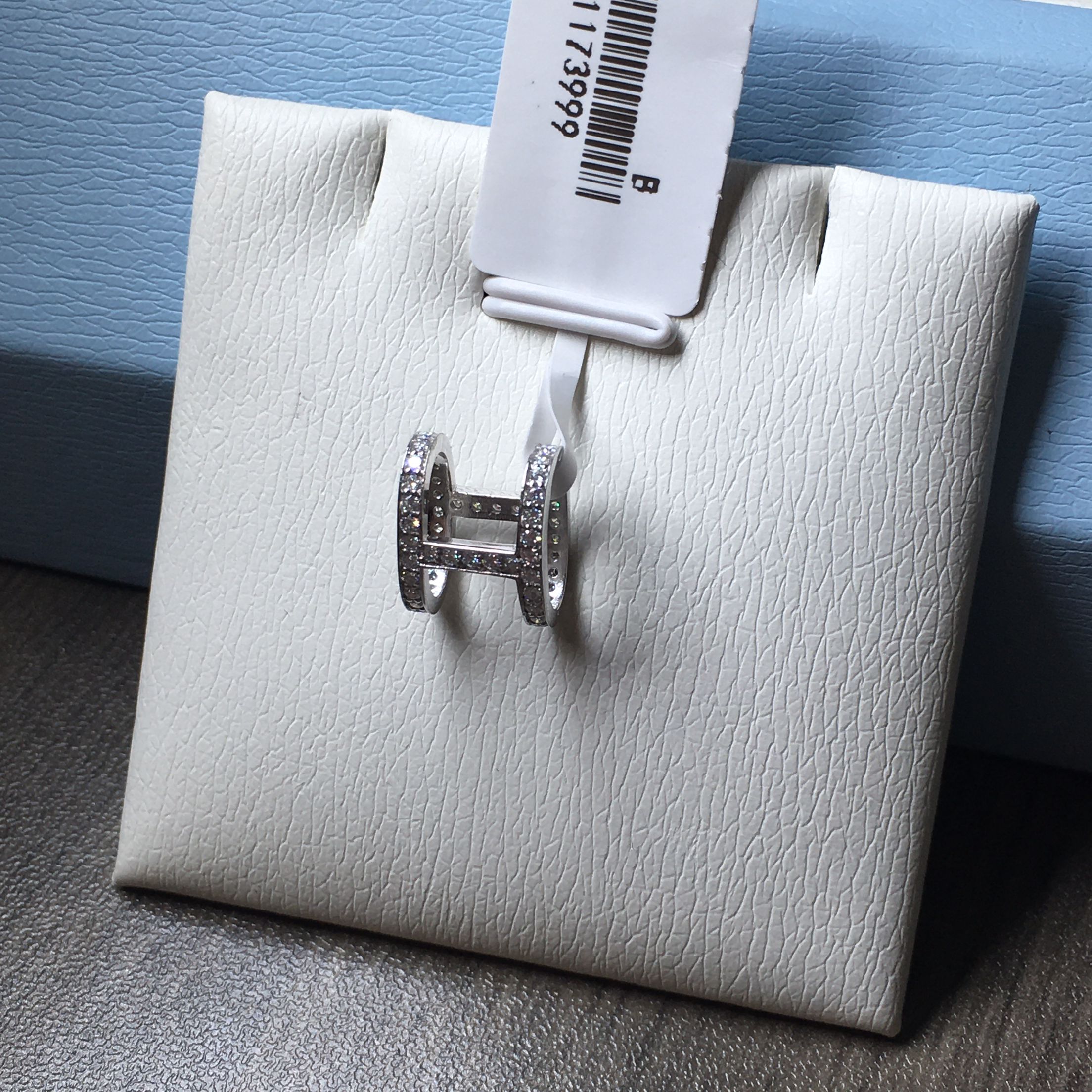 铂金镶嵌字母Ｈ吊坠