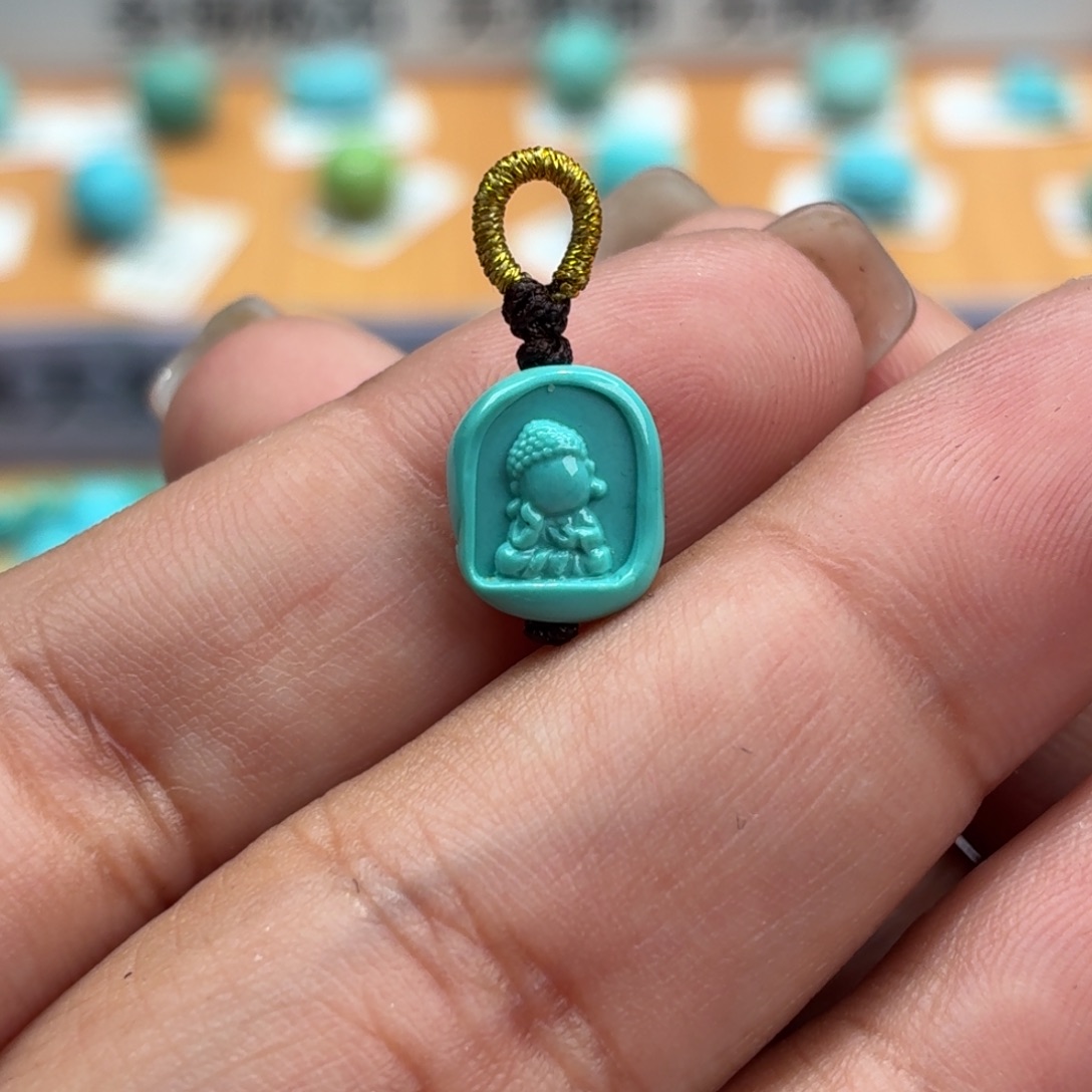 猪***爱绿松石未镶嵌珠宝奇石