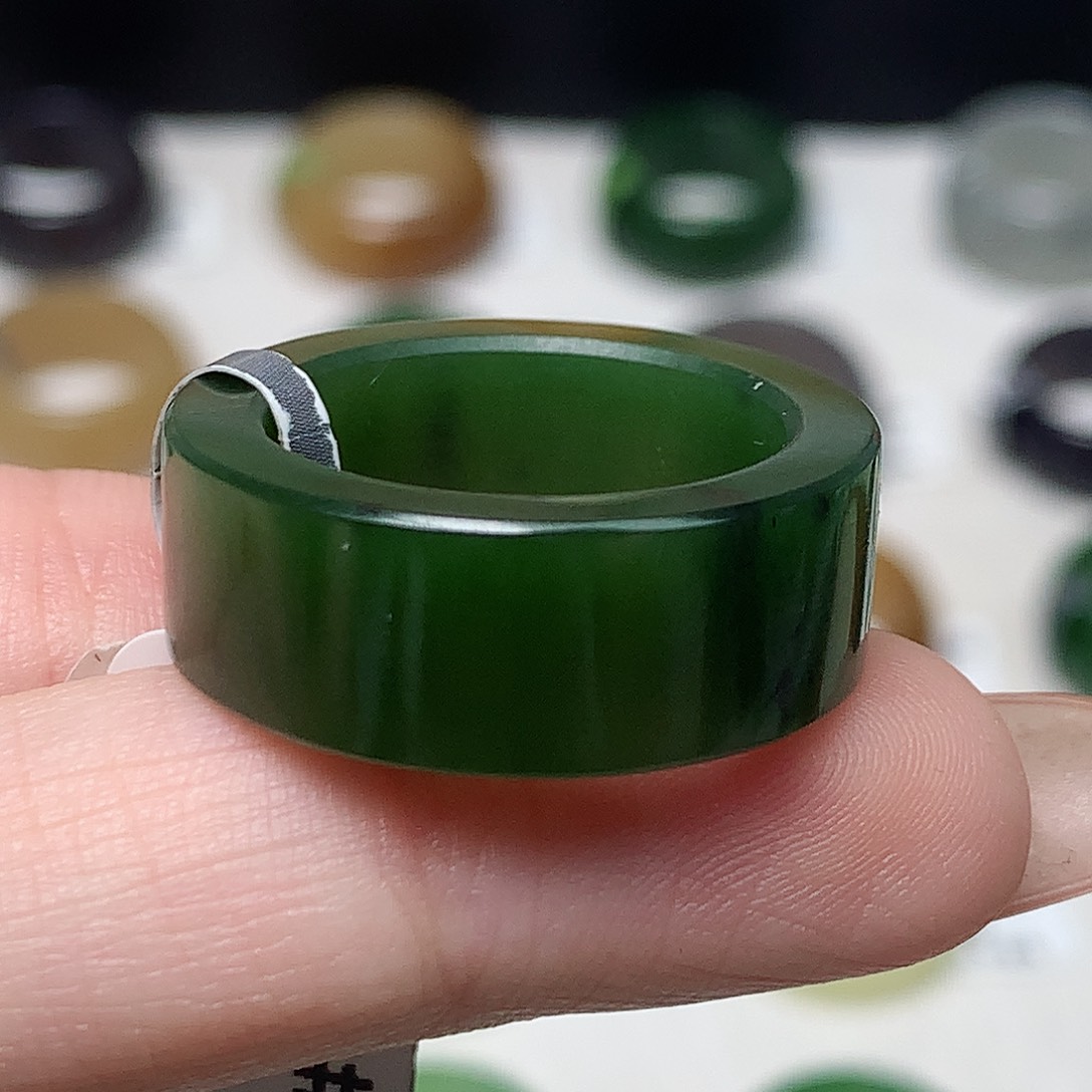 未镶嵌戒指和田玉