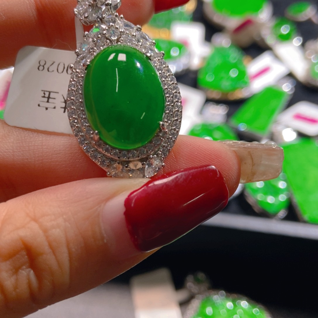 翡翠吊坠(不含链)未镶嵌