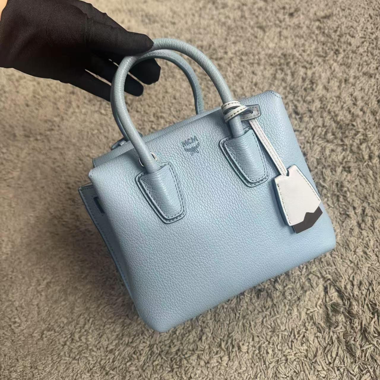 99新 MCM 湖蓝色mini手提包
