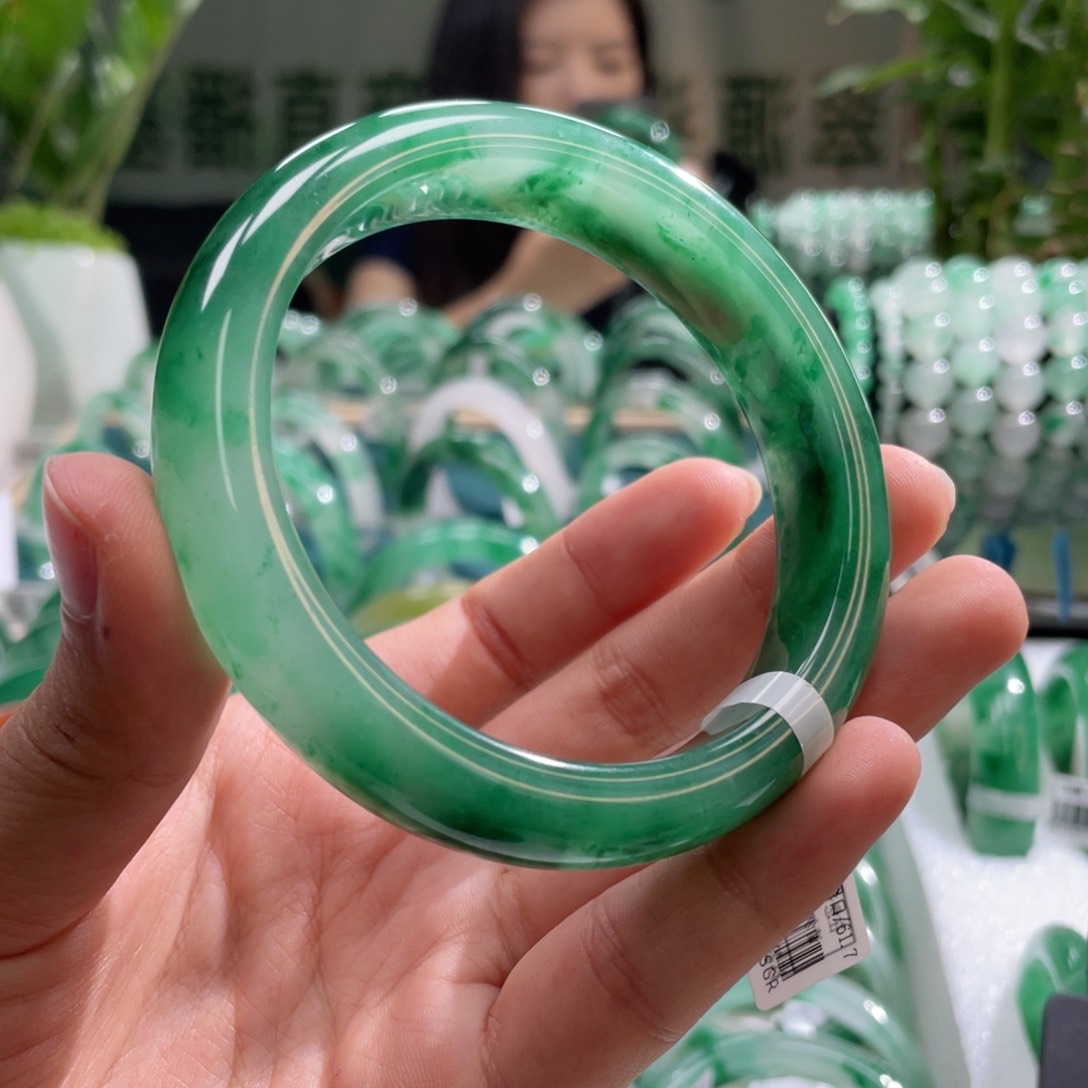 石英质玉手镯未镶嵌61➕意境飘花大圈口特价