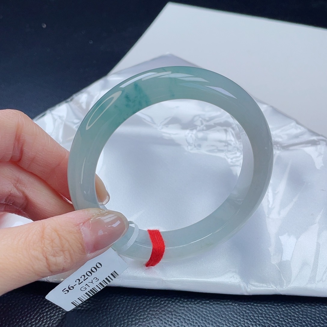 翡翠手镯未镶嵌翡翠