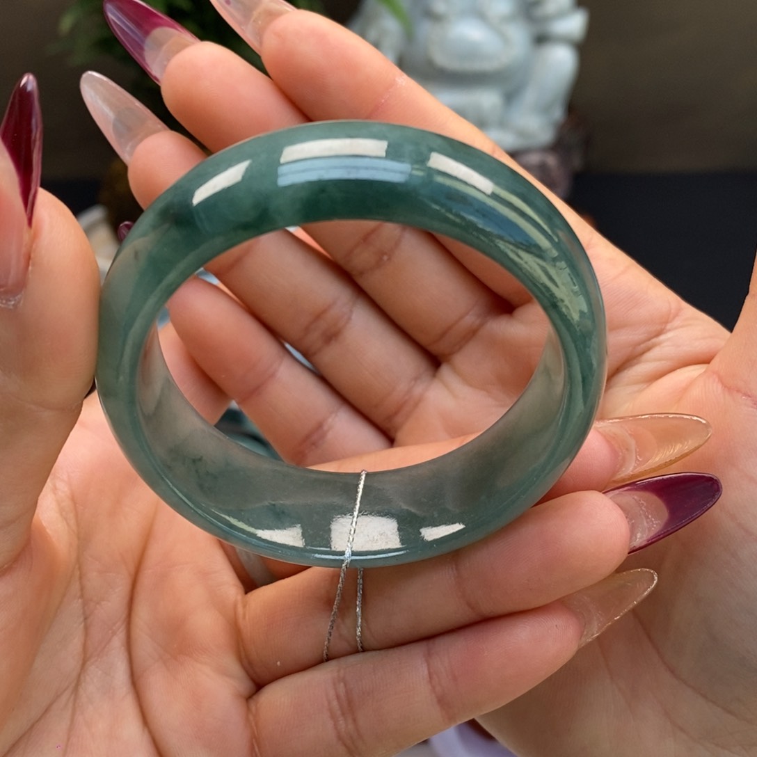 翡翠手镯未镶嵌天然