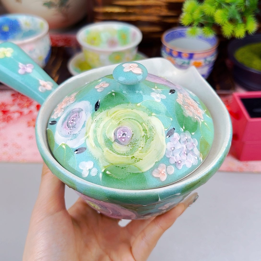 他家茶具瓷器真美！