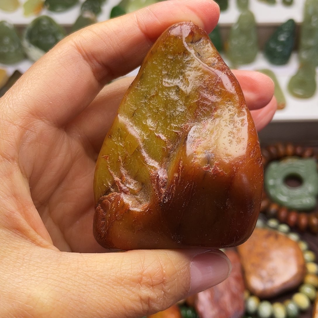 岫岩河磨玉（透闪石质玉）颈饰未镶嵌有瑕疵介意勿拍