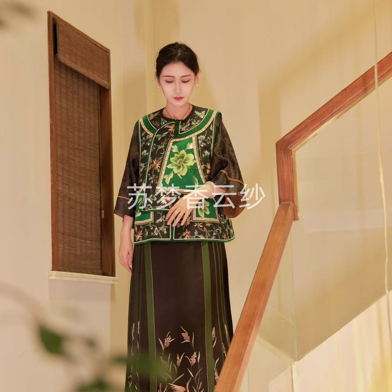 蘇夢【绣花轻语】香云纱手绣满绣圆领斜襟马甲中式民族风0104478