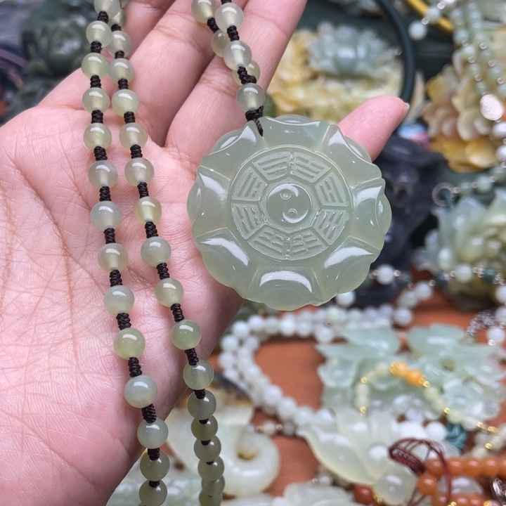 蛇纹石玉吊坠合金