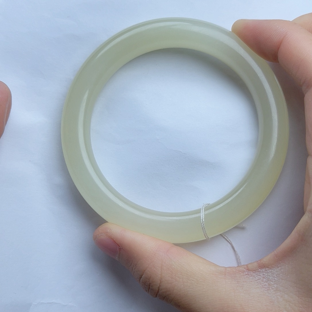 和田玉手镯62圈口。kk未镶嵌