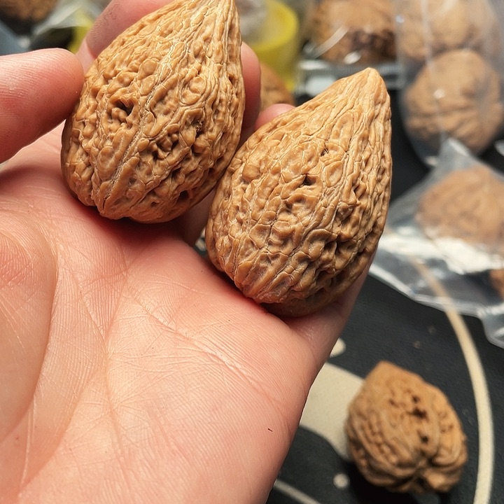 文玩核桃把件奇***想坐佛一对