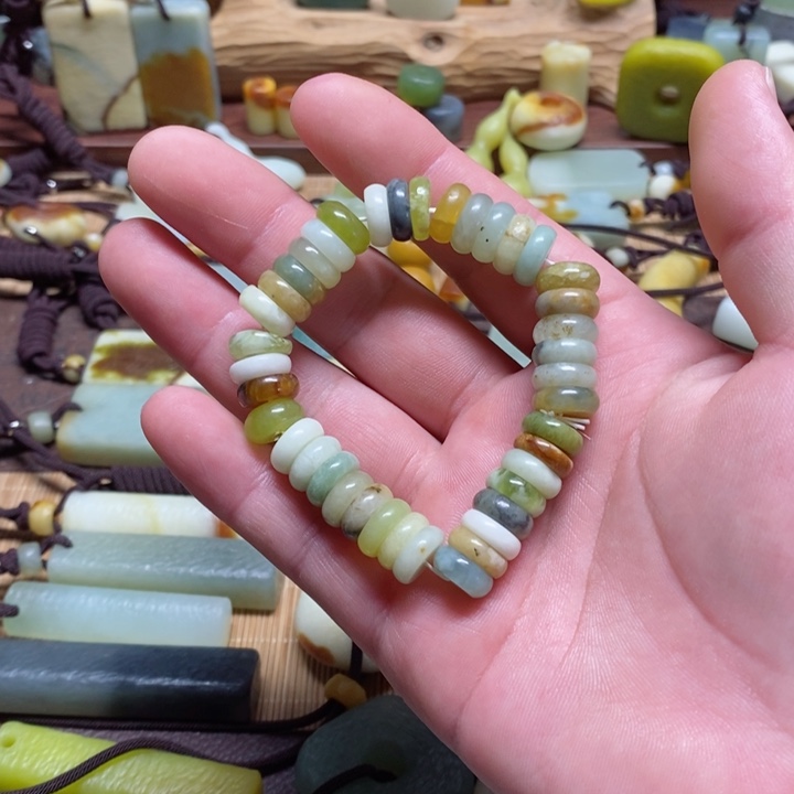 蛇纹石玉挂件未镶嵌