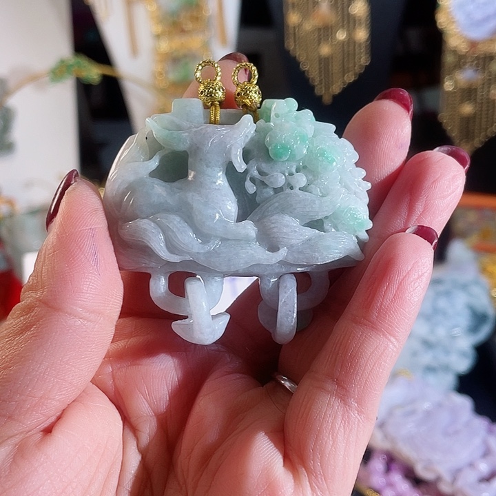 翡翠颈饰未镶嵌翡翠狐狐