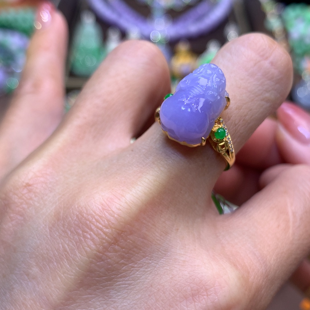 翡翠18K金镶嵌颈饰