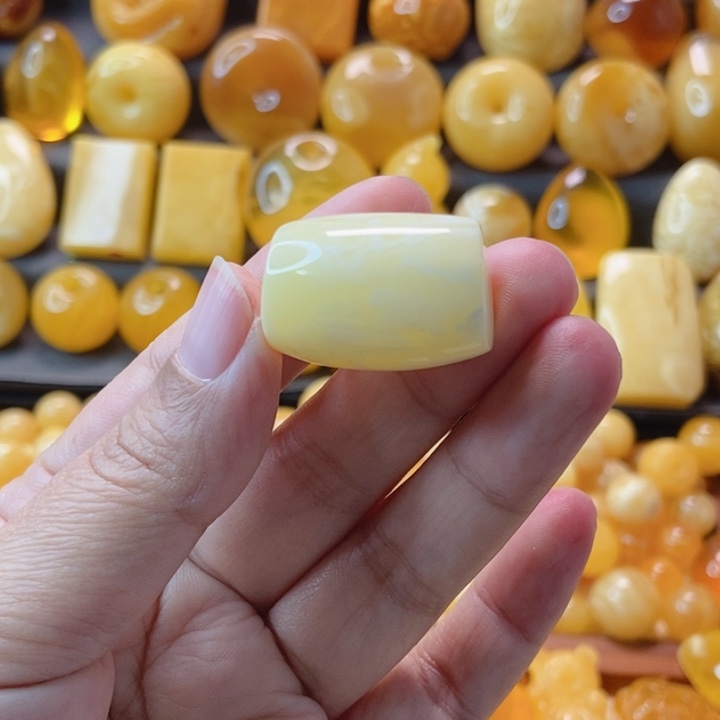 琥珀未镶嵌颈饰天然蜜蜡