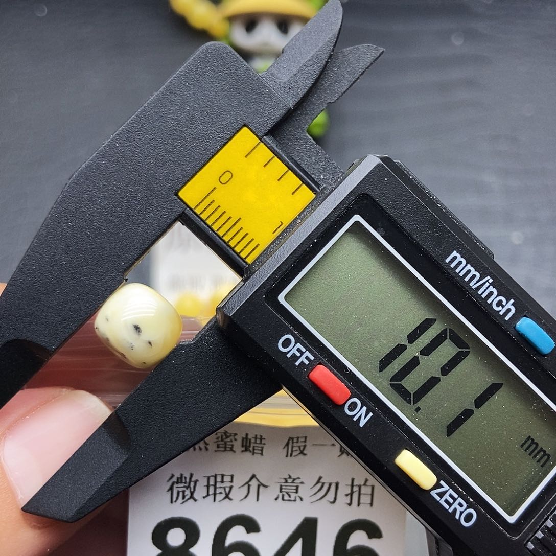 蜜蜡未镶嵌珠宝奇石8646
