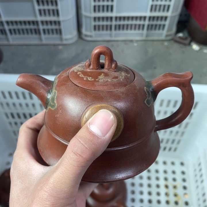 老厂紫砂壶一件。