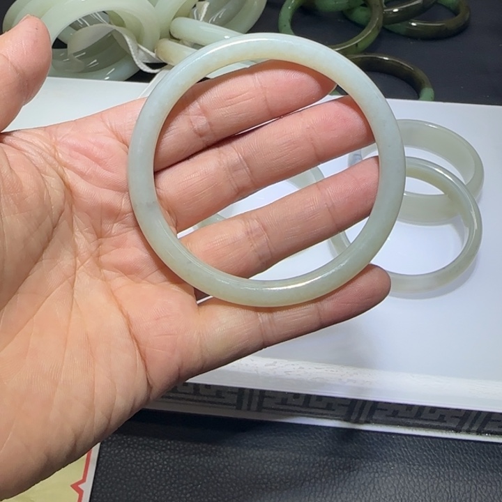 和田玉未镶嵌手镯60.3圈围42