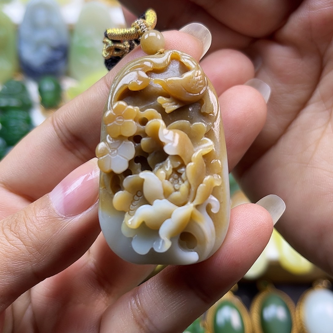 和田玉未镶嵌颈饰