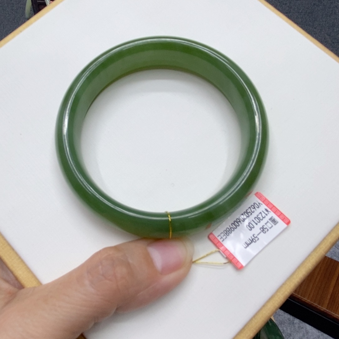 和田玉手镯未镶嵌圆*