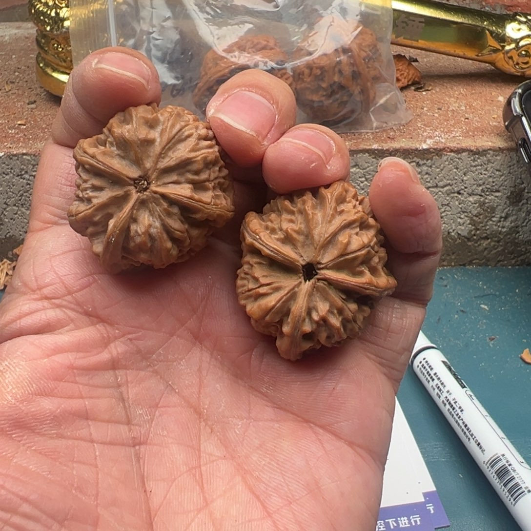 文玩核桃把件艳*天三棱锥子111