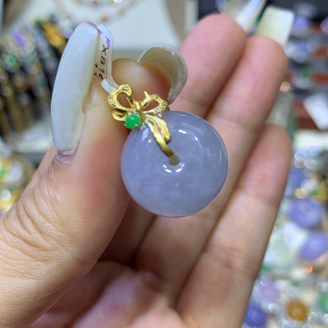 翡翠18K金镶嵌颈饰