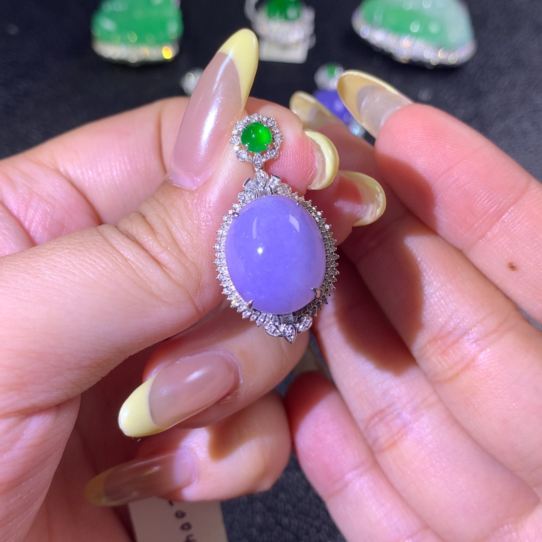 翡翠18K金镶嵌颈饰翡翠