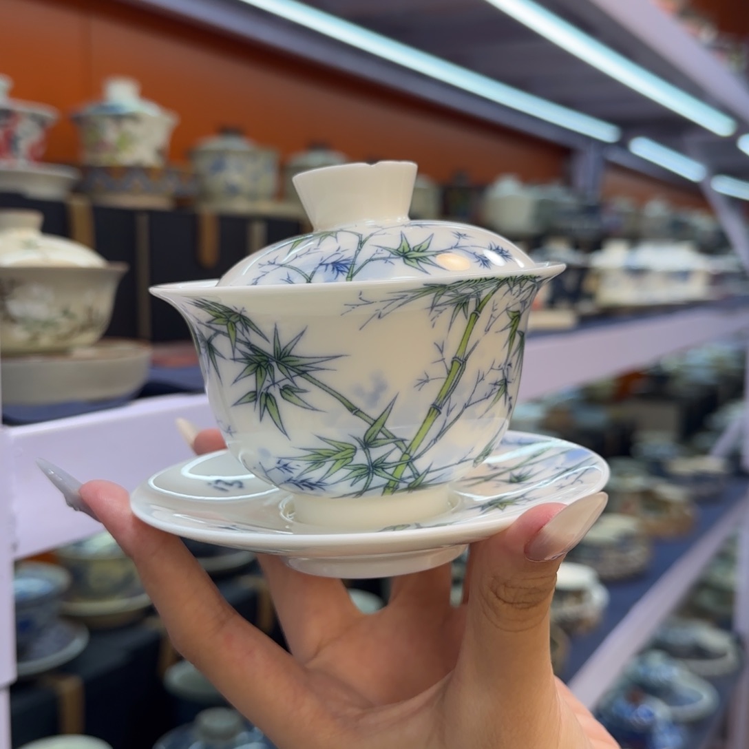 我在外面吃饭呢你在哪