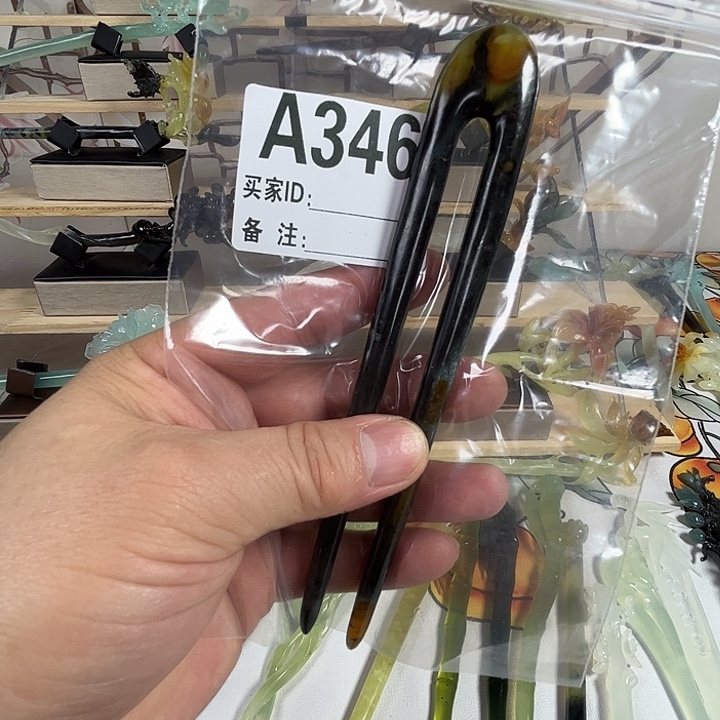 胖***的蛇纹石玉未镶嵌发簪