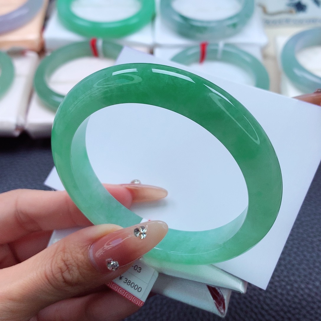 翡翠手镯未镶嵌56.57.58