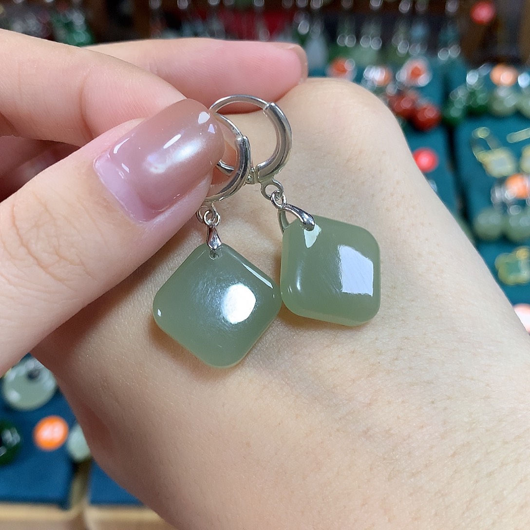 和田玉银S925镶嵌耳饰卡15左右